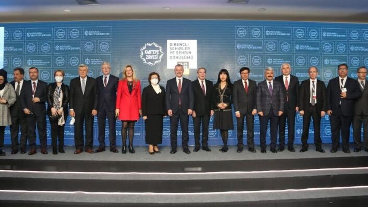 Almanya eski şansölyesi Schröder;  ‘’Kartepe Zirvesinin sonuçları iyilik için kullanılabilir’’