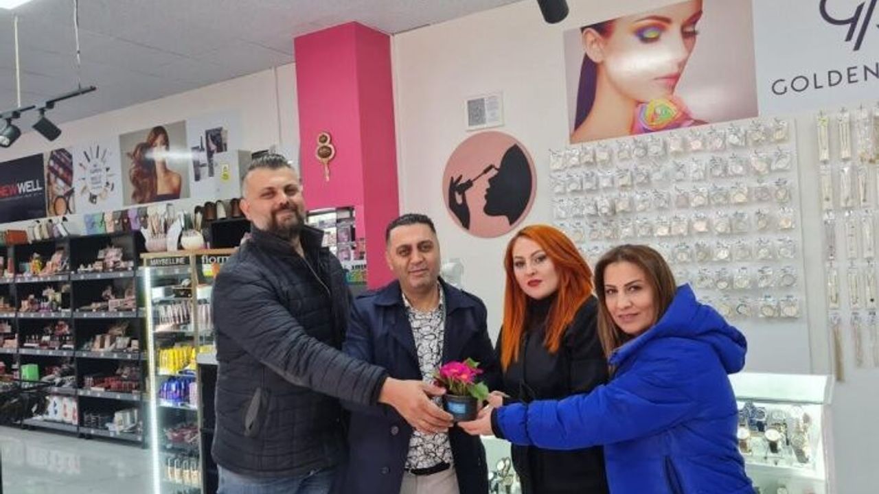 Polat’tan Körfezli kadınlara çiçek