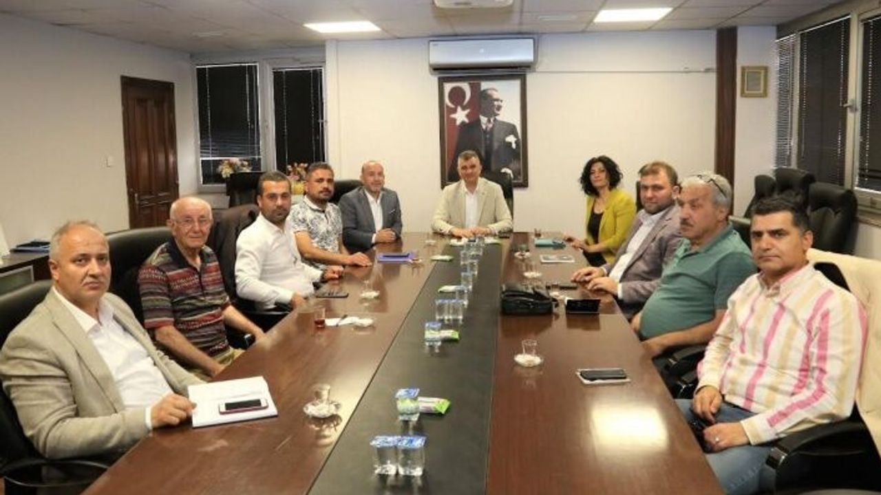 BAŞKAN SEZER SİYASİ PARTİ LİDERLERİNE KENTSEL DÖNÜŞÜMÜ ANLATTI