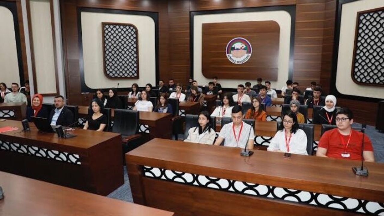 Başkan Söğüt, stajyerle bir araya geldi