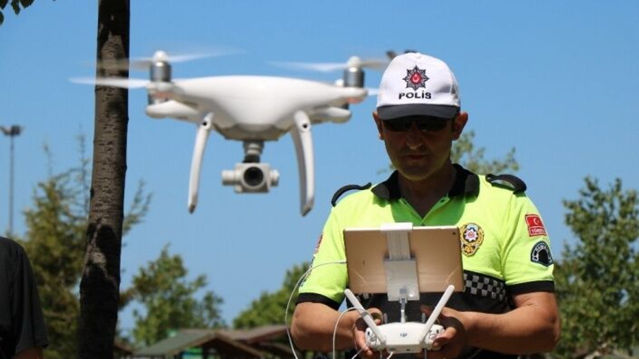 Drone ile trafik denetimleri yapılmaktadır.