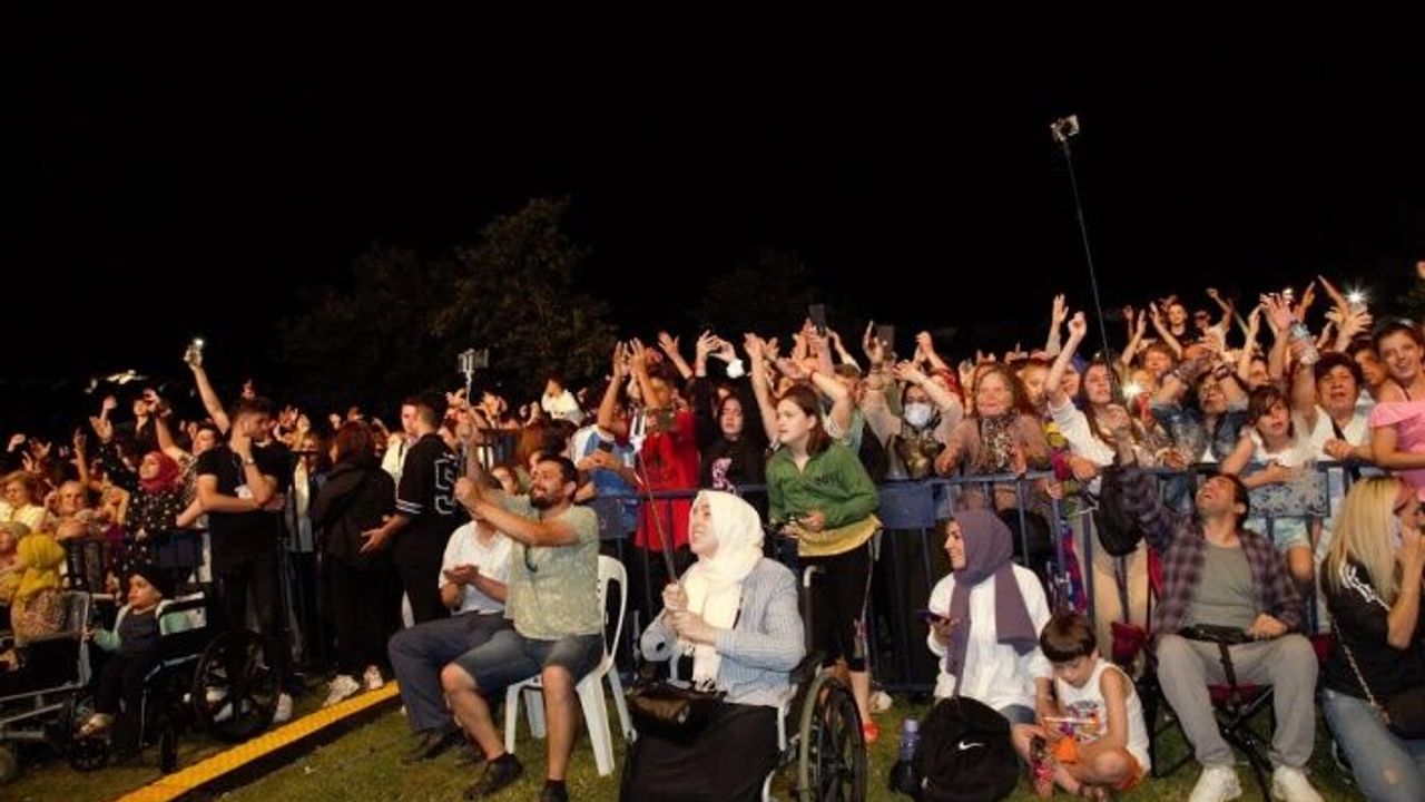 Kutsi’nin en güzel şarkılarıyla  Kocaeli yaza ‘merhaba’ dedi   