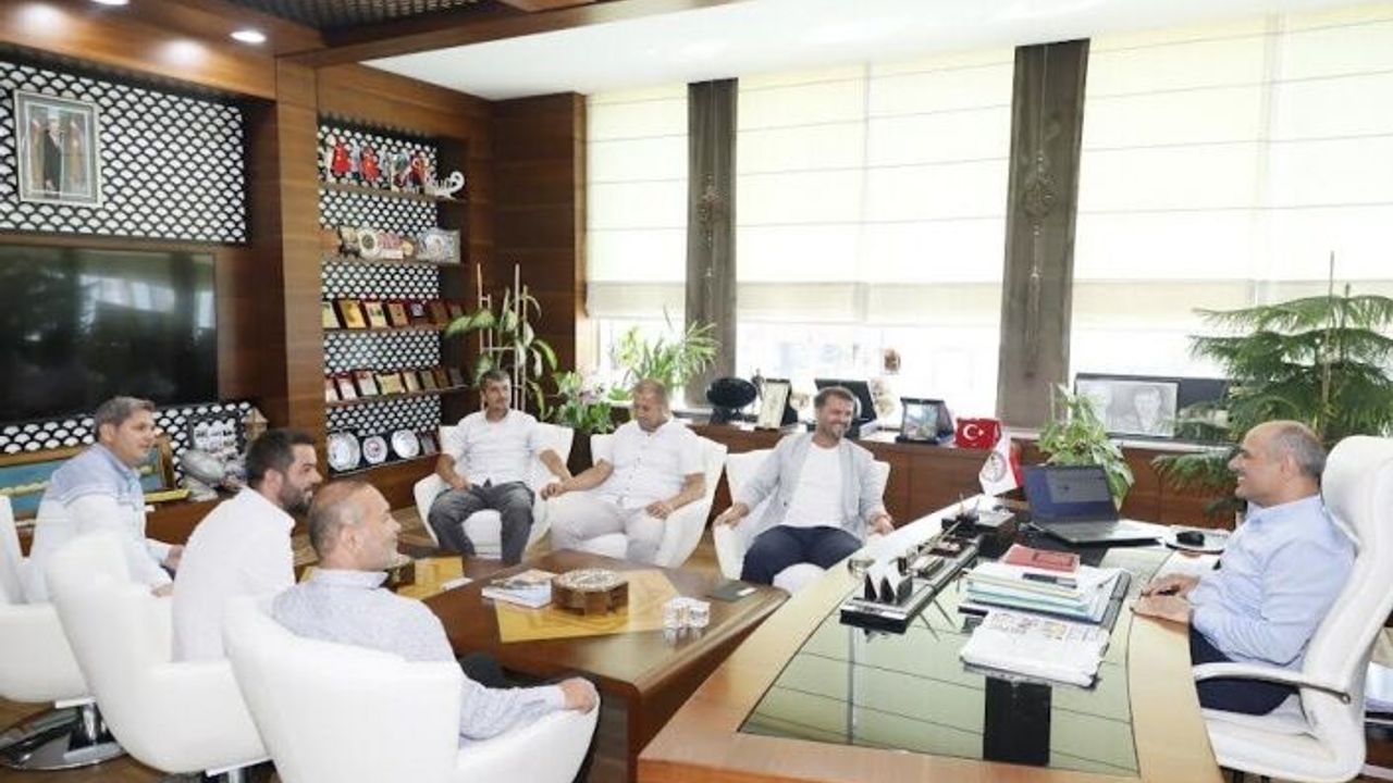 Tavuk üreticilerinden Başkan Söğüt’e ziyaret