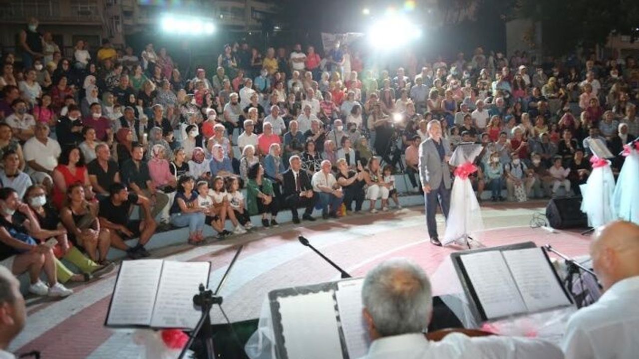 TÜRK SANAT MÜZİĞİ KOROSUNDAN MUHTEŞEM KONSER