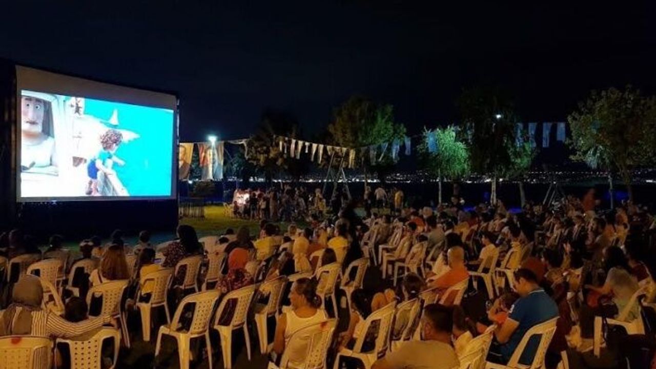 Başiskeleli Çocukların Açık Hava Sinema Keyfi   