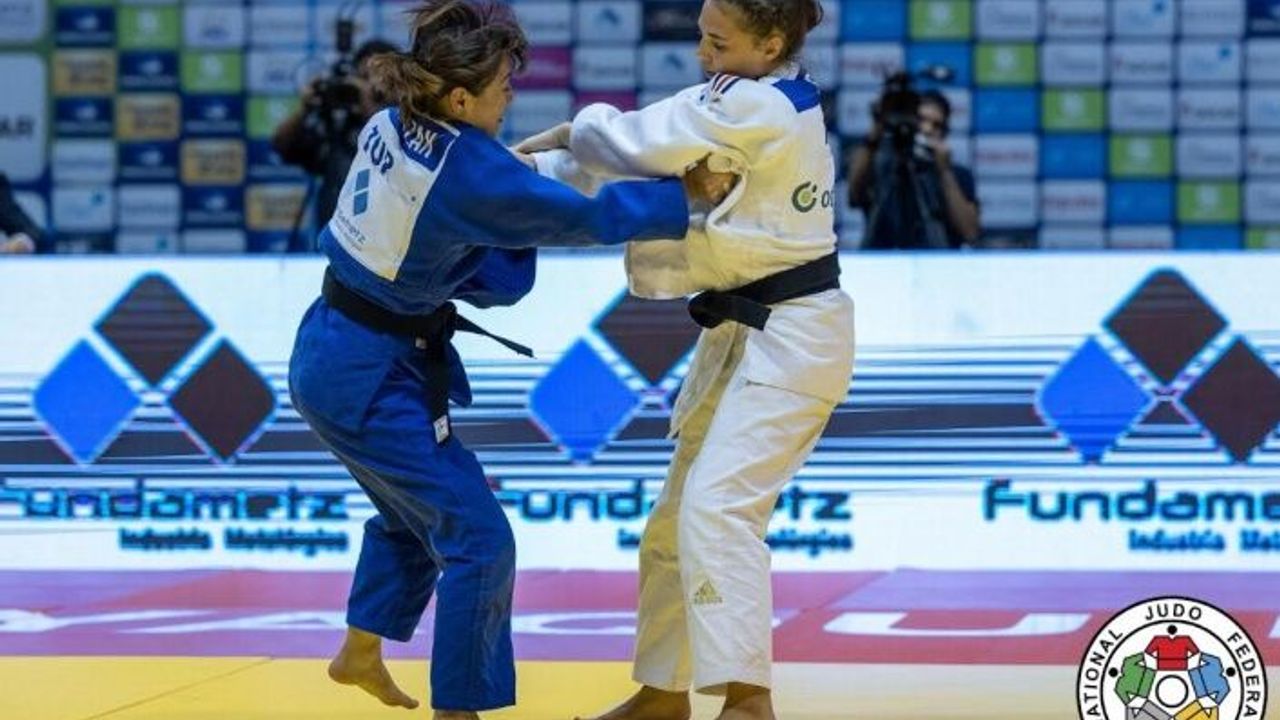 Kağıtsporlu Merve dünya üçüncüsü