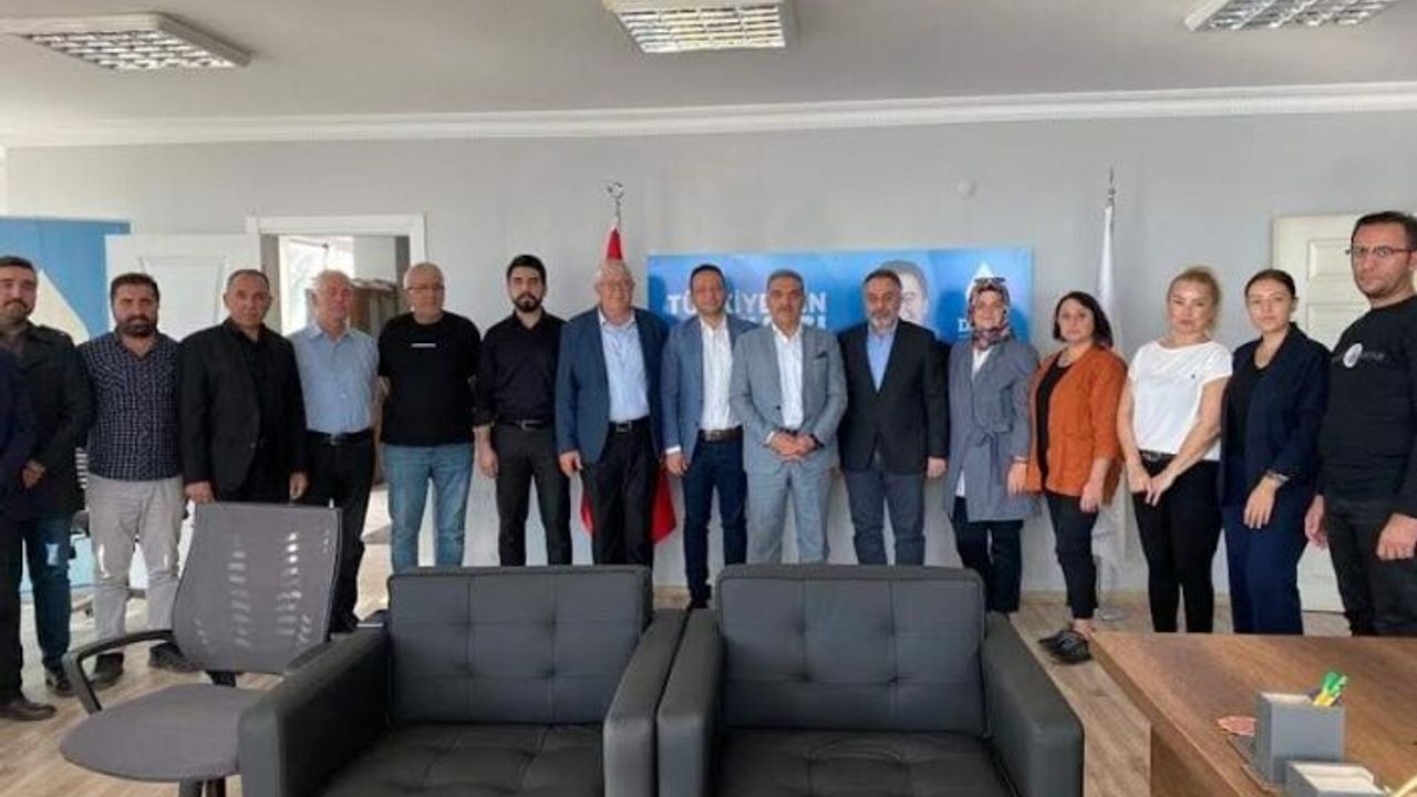 DEVA’lı Orhan Bozkurt taziyeleri kabul etti