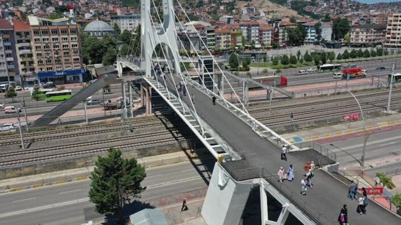 Büyükşehir aynı anda 500 noktada üstyapı çalışması yapıyor