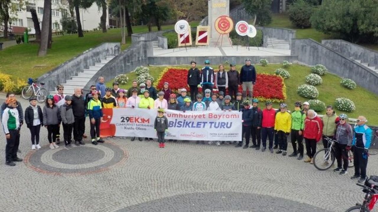 İzmit’te pedallar Cumhuriyetin 99. Yılı için çevrildi