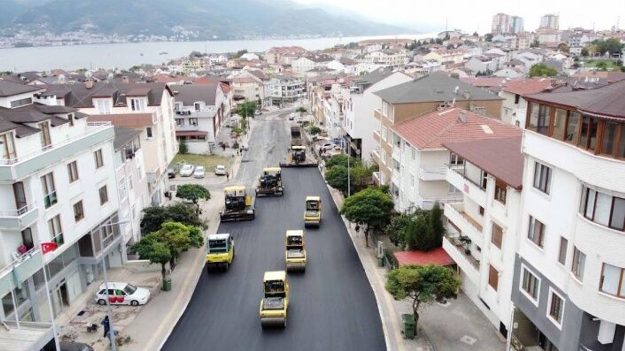 Körfez Akşemsettin Caddesi ve Cumhuriyet Bulvarı’nda aşınma asfaltı serildi
