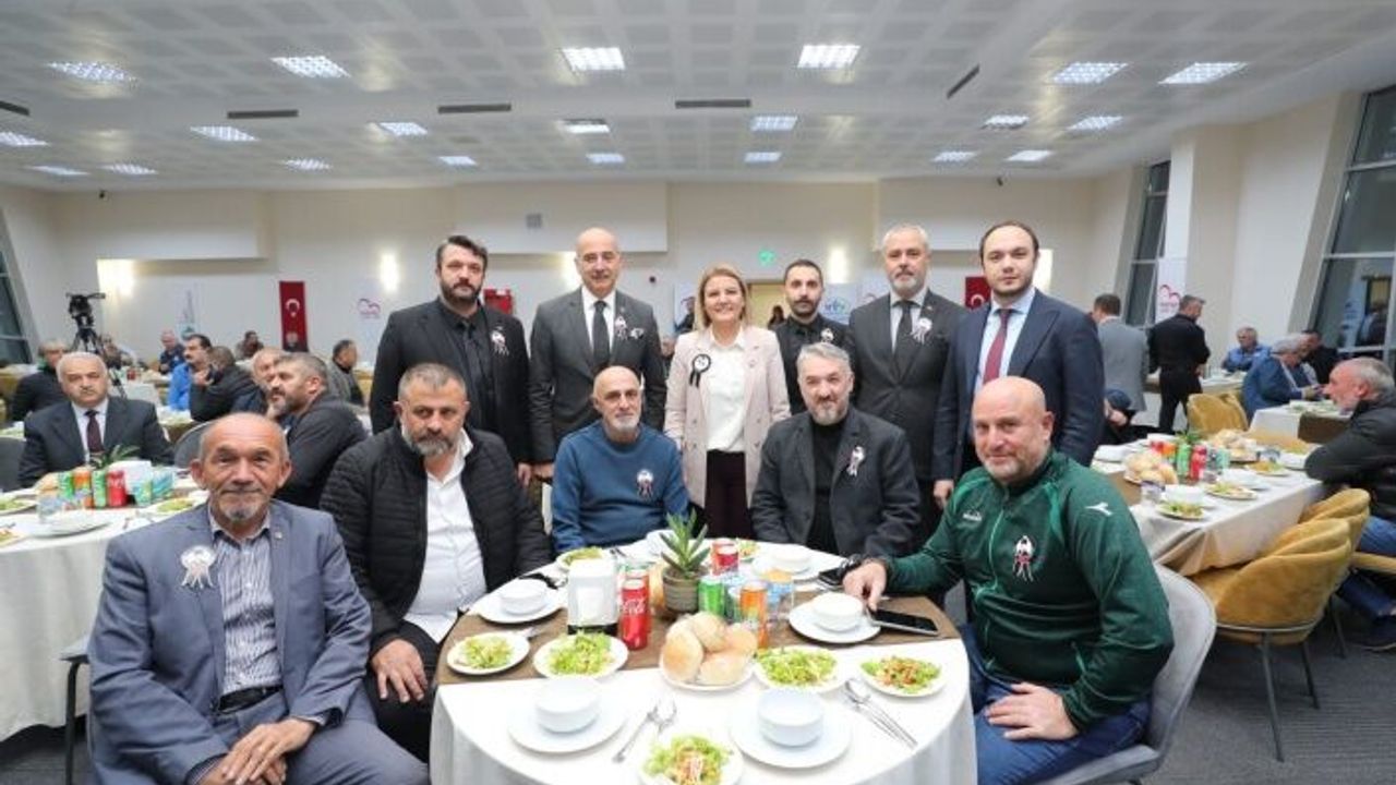 Başkan Hürriyet, Dernekler Yerleşkesi’nde  amatör futbol kulüplerini ağırladı