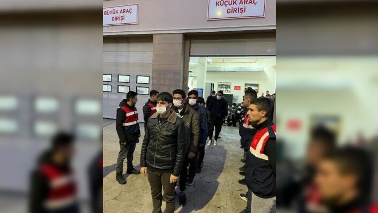 127 Düzensiz Göçmen Sınır Dışı Edildi