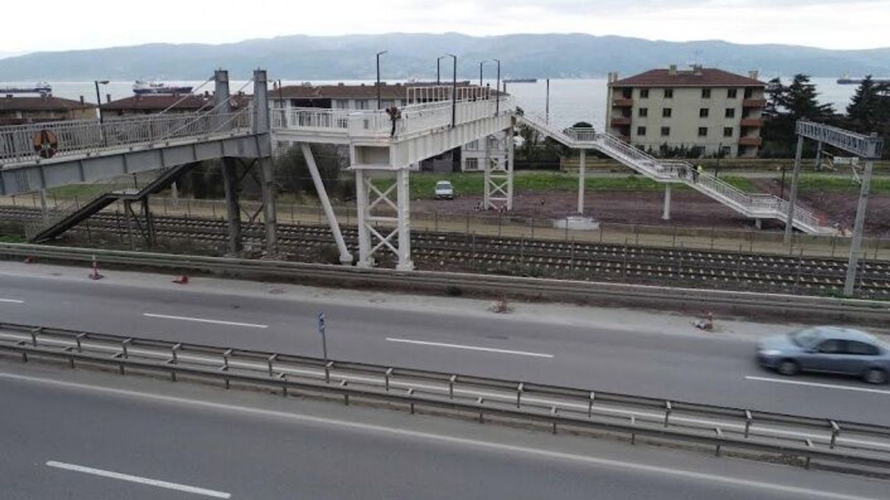 Körfez Şirinyalı yaya üstgeçidi tamamlanma aşamasına geldi