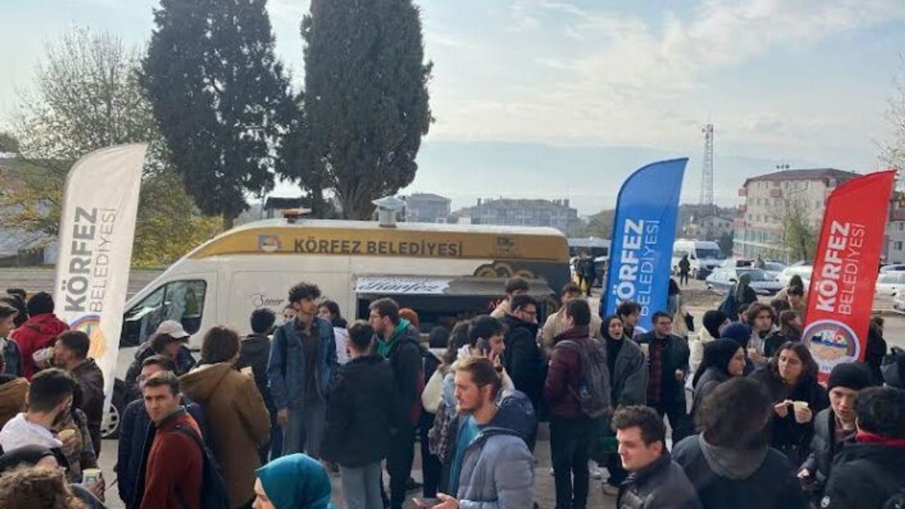 Öğrencilere sıcak çorba ikramı