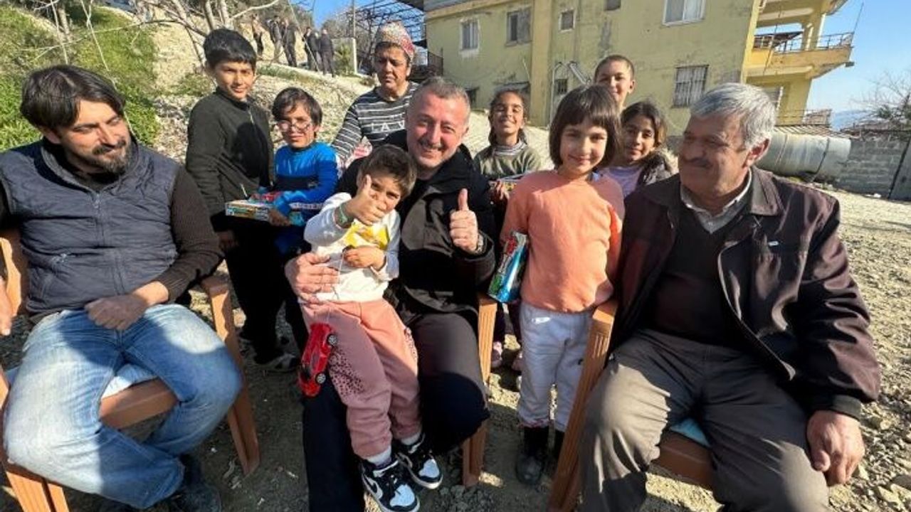 Antakya’nın Dikmece Köyüne yardım taşıyan Başkan Büyükakın; Sizi en iyi biz anlarız