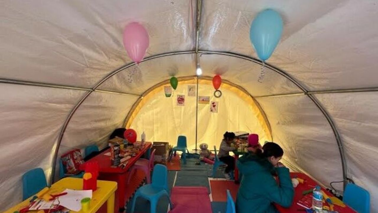 Depremi yaşayan çocuklar için ‘’oyun en iyi ilaçtır’’