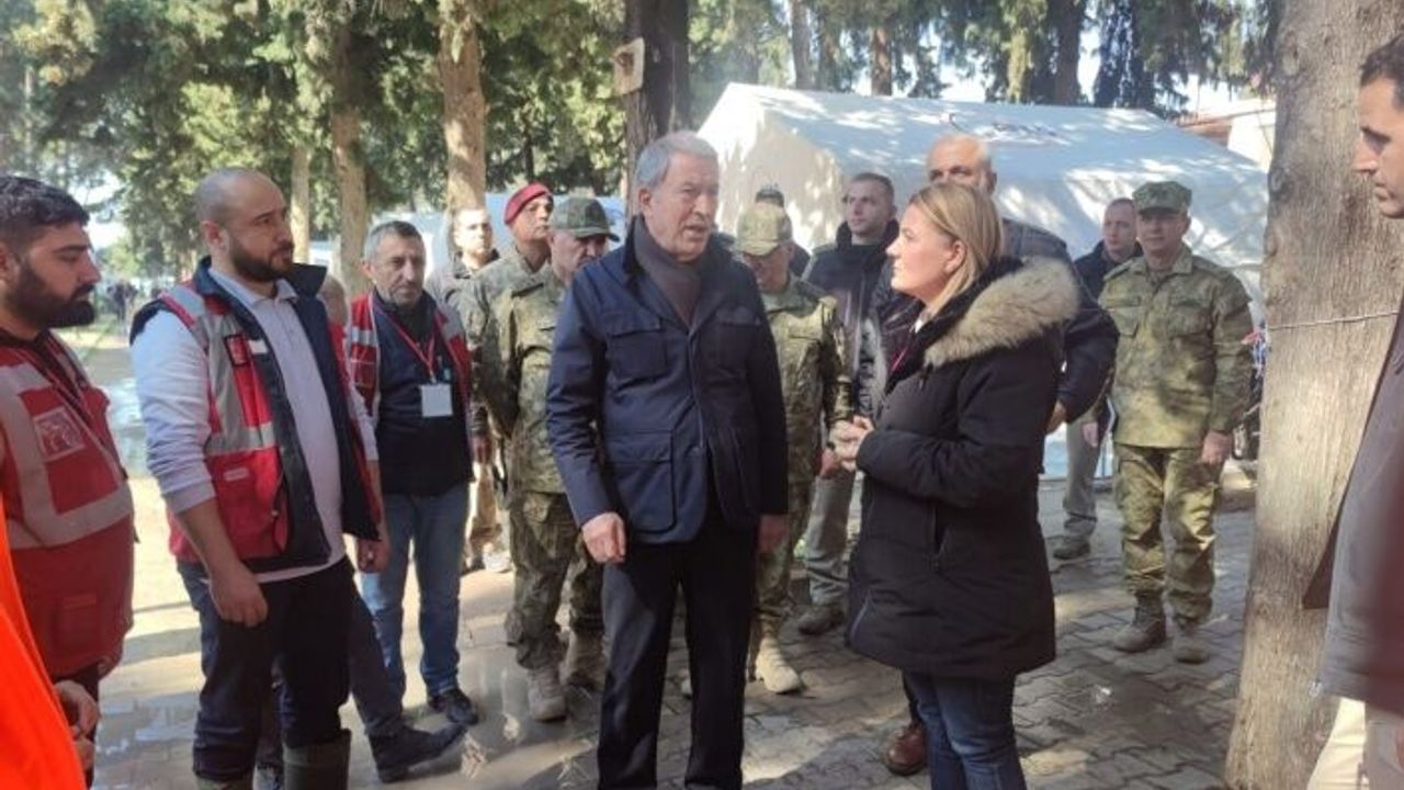 Milli Savunma Bakanı Akar, Defne’deki   çalışmalarla ilgili Başkan Hürriyet’ten bilgi aldı