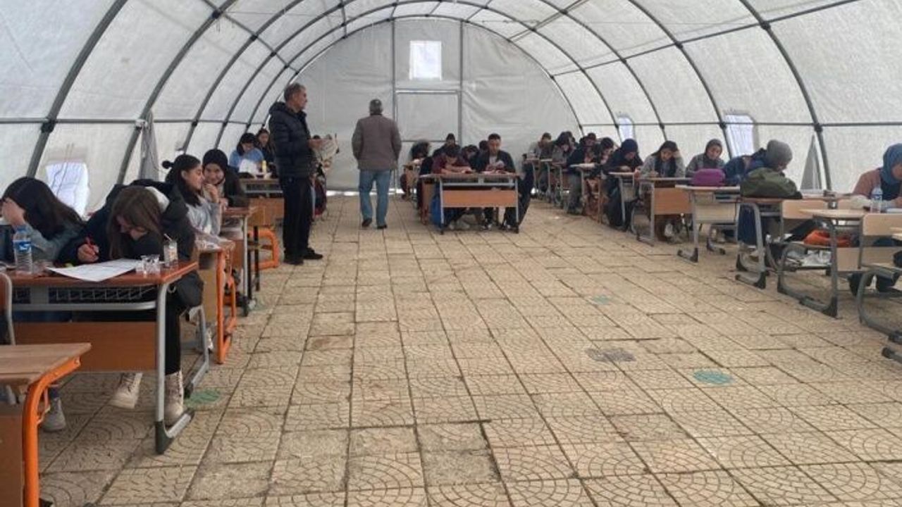 DEPREM BÖLGESİNDEKİ ÖĞRENCİLER EĞİTİMDEN UZAK KALMADI