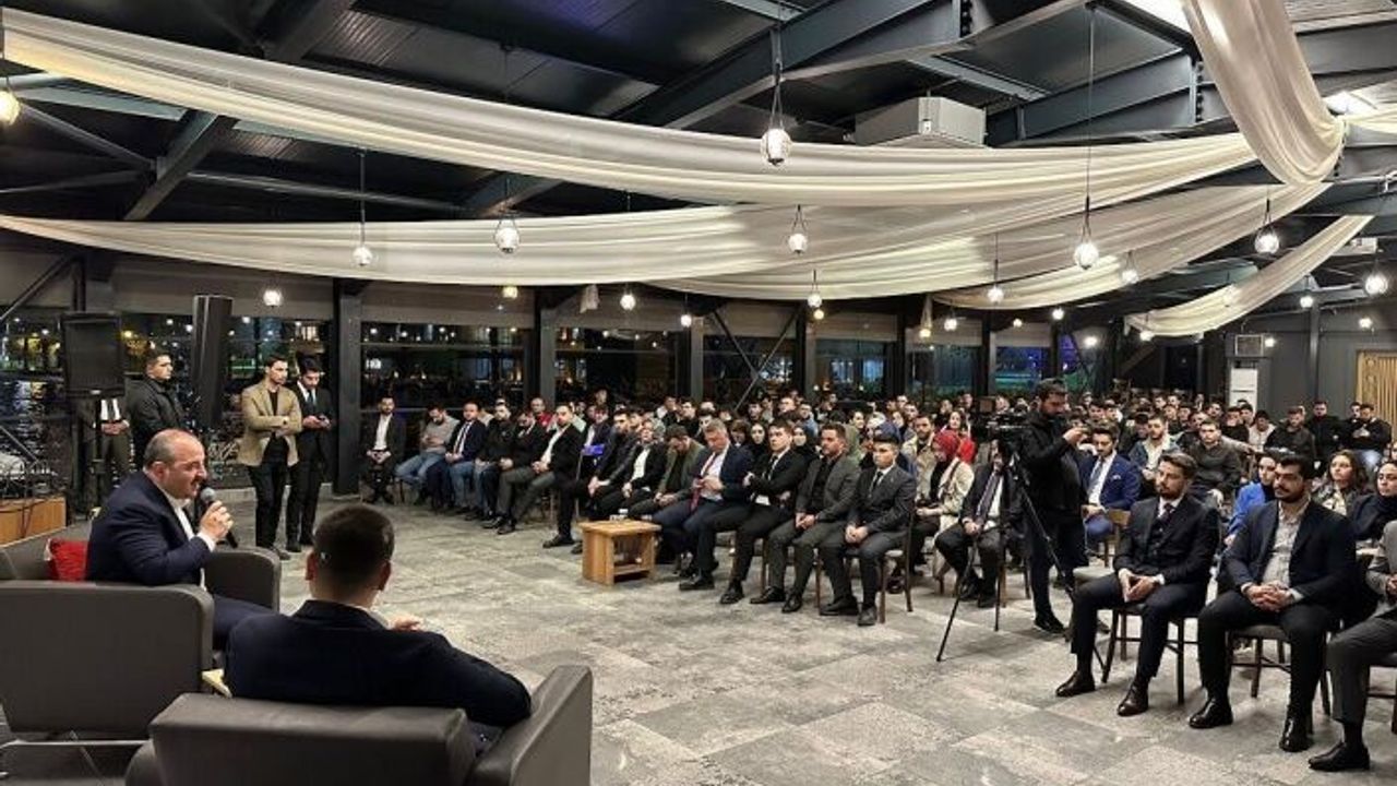 Bakan Varank’tan, gençlerle tecrübe paylaşımı