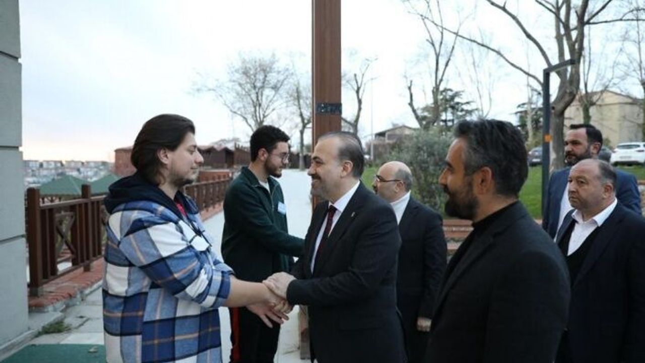 Başkan Talus, depremzedelerle iftar yaptı