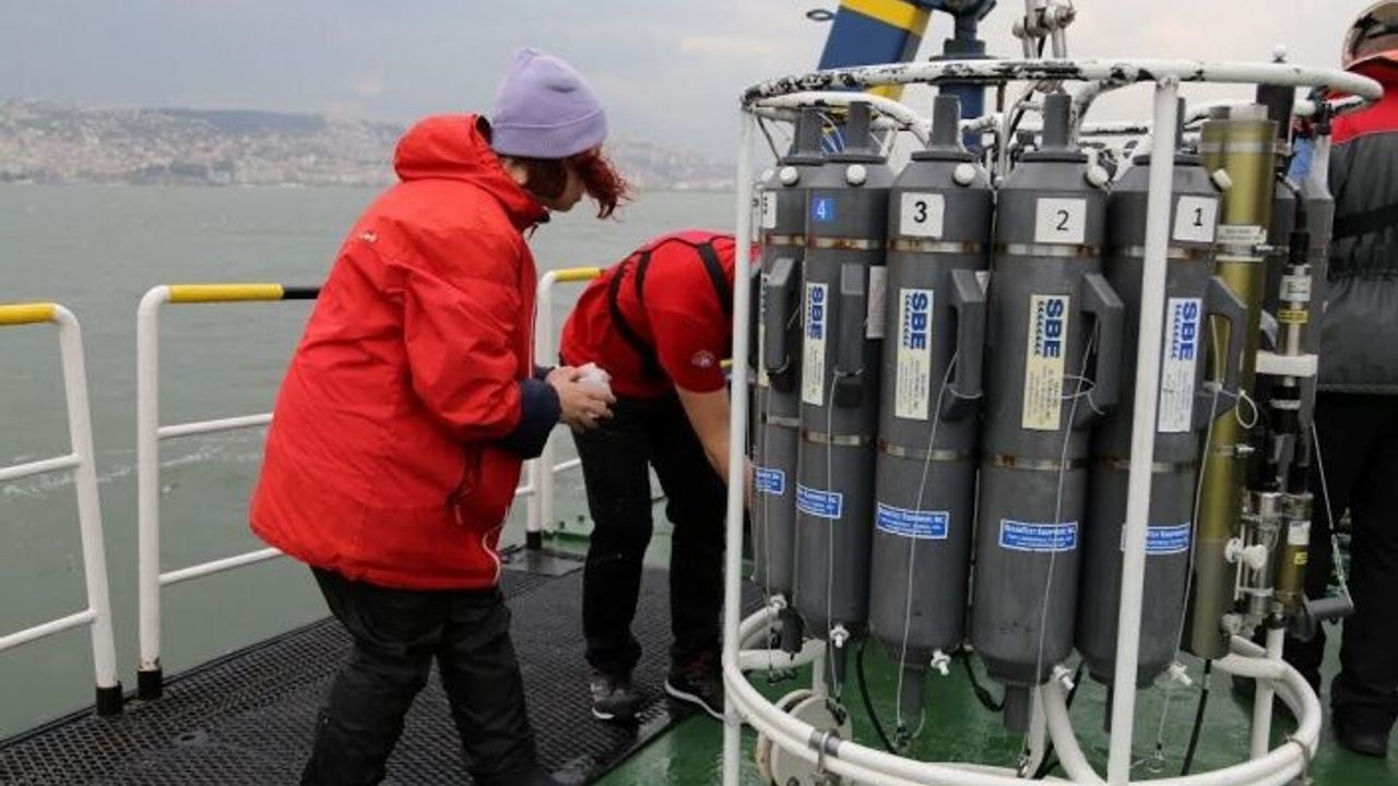 İzmit Körfezinde,  su kalitesine yakın takip