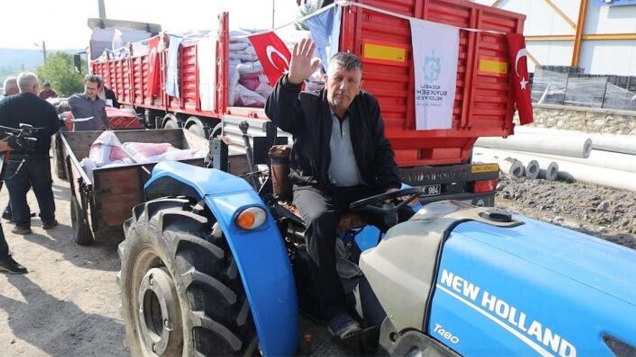 Büyükşehir’in gübre desteği, çiftçilerin yüzünü güldürüyor