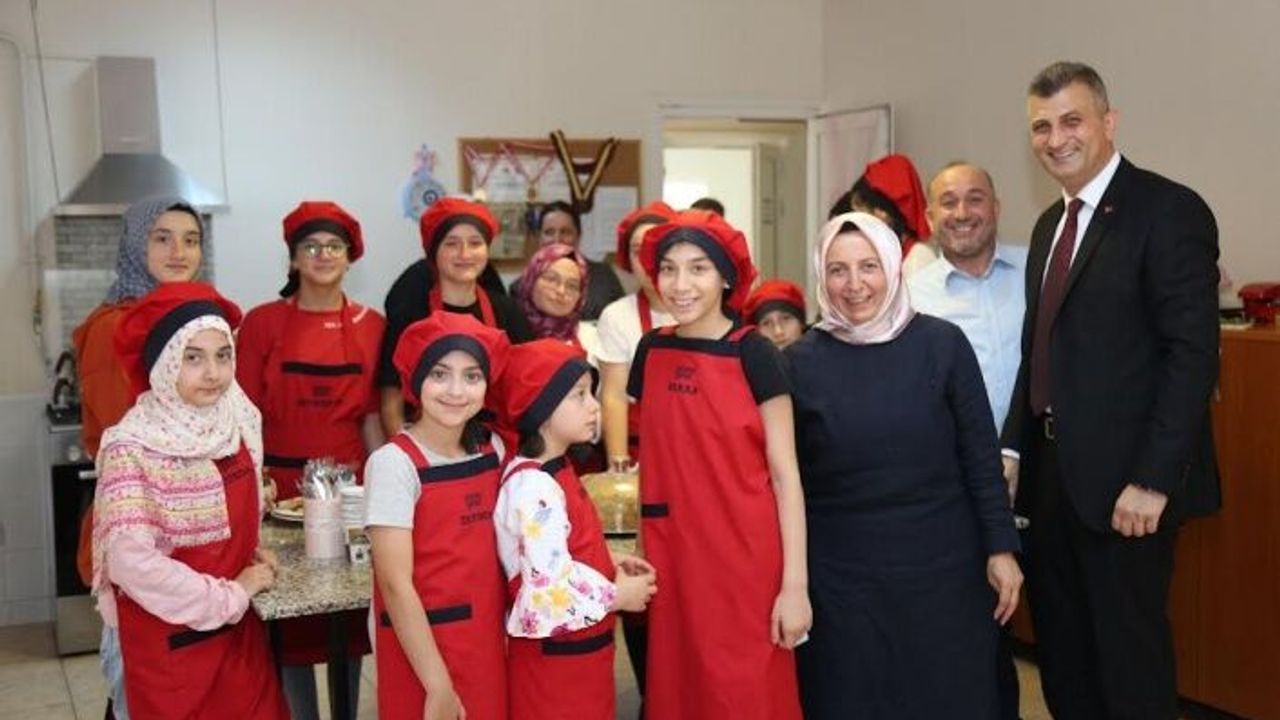 GÖLCÜK BELEDİYESİ'NDEN, GENÇLERE YÖNELİK PASTACILIK KURSU