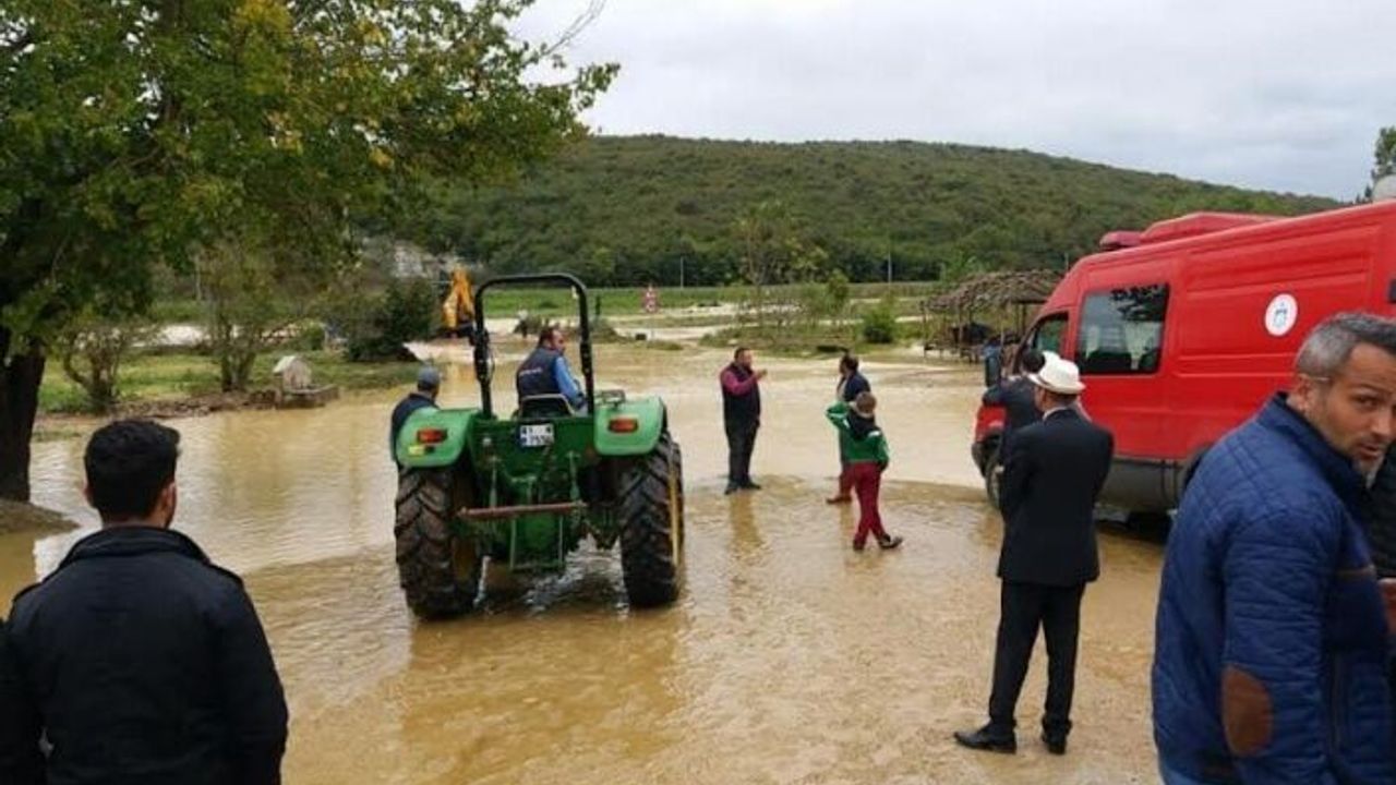 Büyükşehir’den tarlaları selden  zarar gören çiftçilere destek