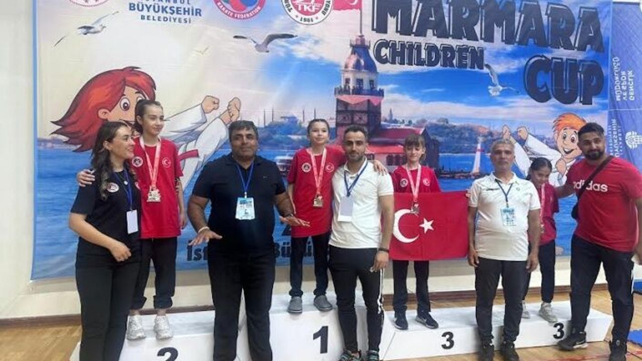 Kendileri küçük başarıları çok büyük