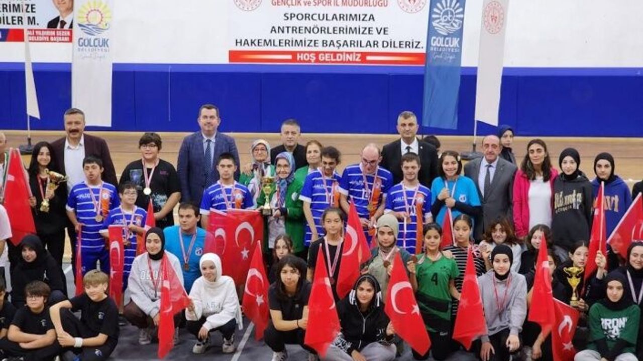 GÖLCÜK 100. YIL COŞKUSUNU 7’DEN 70’E SPORLA YAŞIYOR   