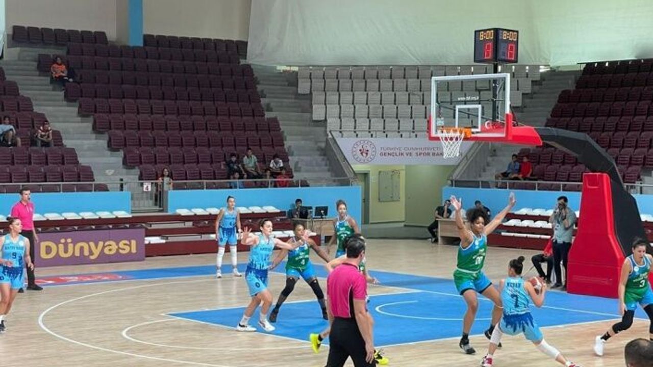 İzmit’in Perileri, Hatay’ı rahat geçti “104-70”