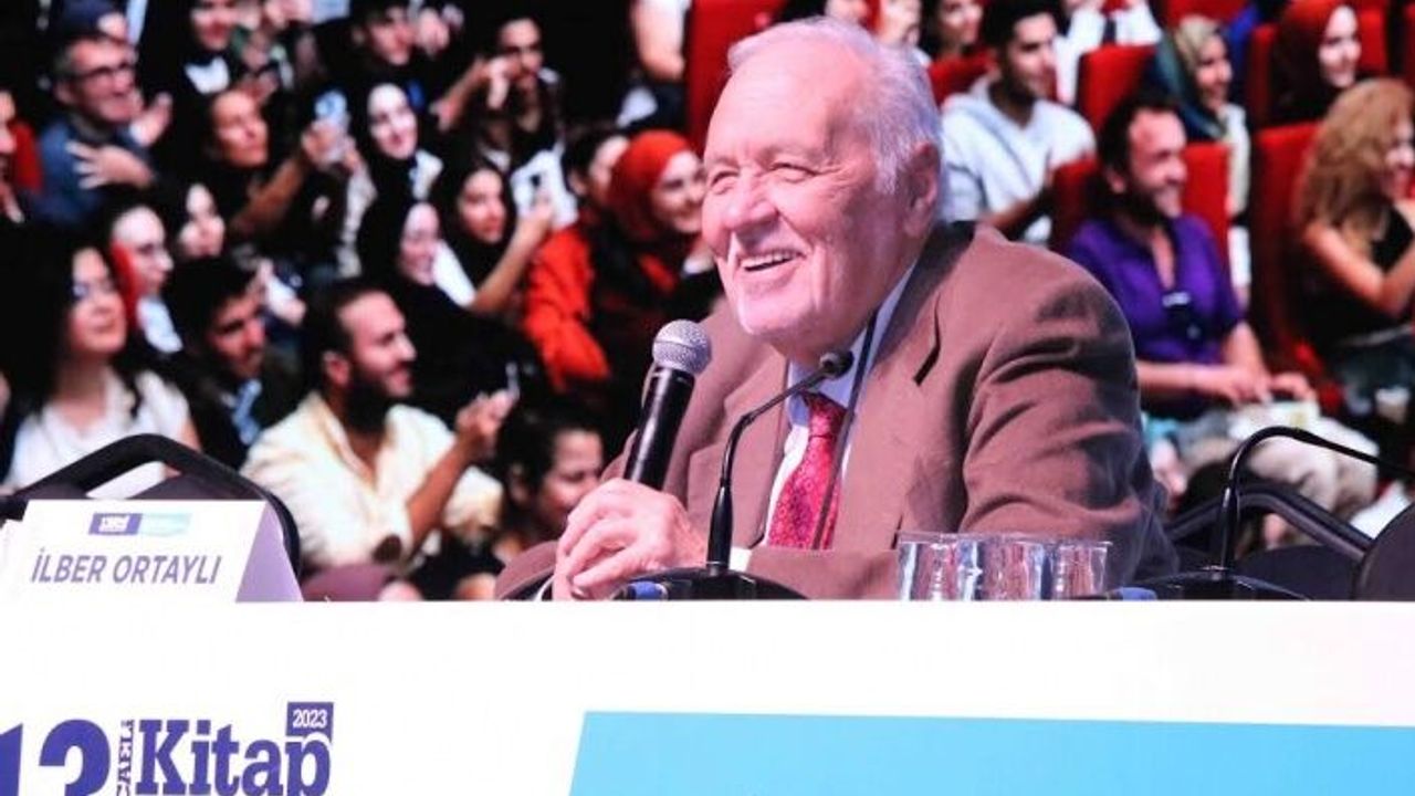 Kocaeli Kitap Fuarı’nda, Ortaylı’ya büyük ilgi