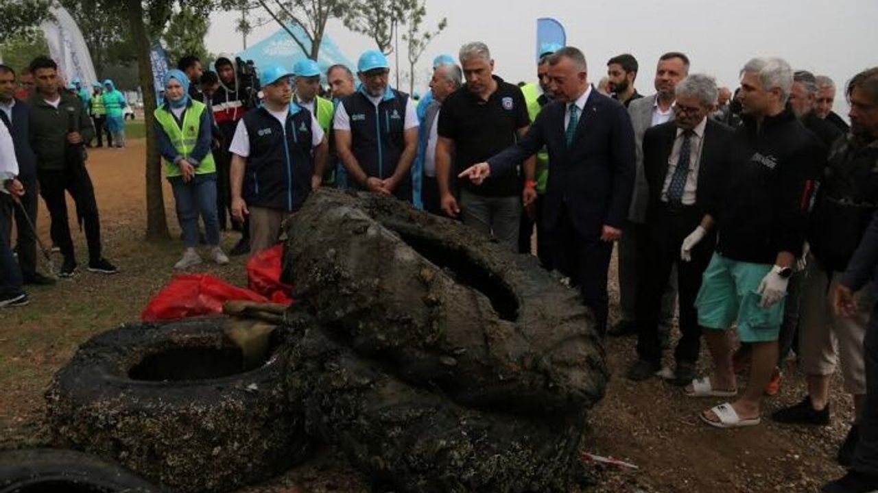 Dere, deniz ve kıyılardan 49 kamyon katı atık