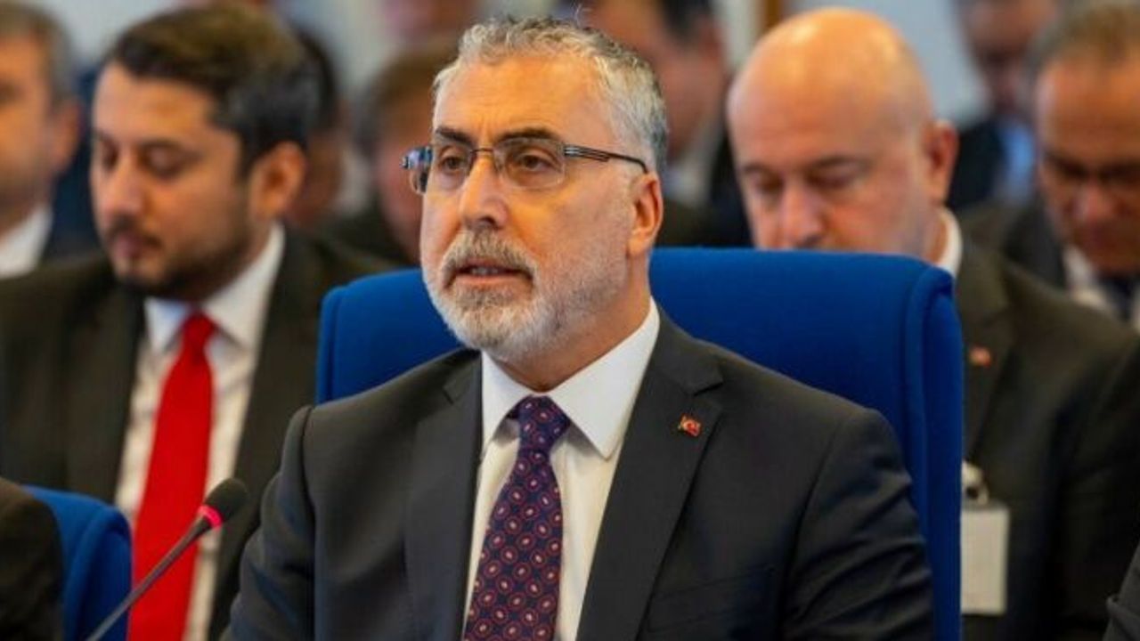 Bakan Işıkhan, mesai saatleri konusunda önemli açıklamalarda bulundu.