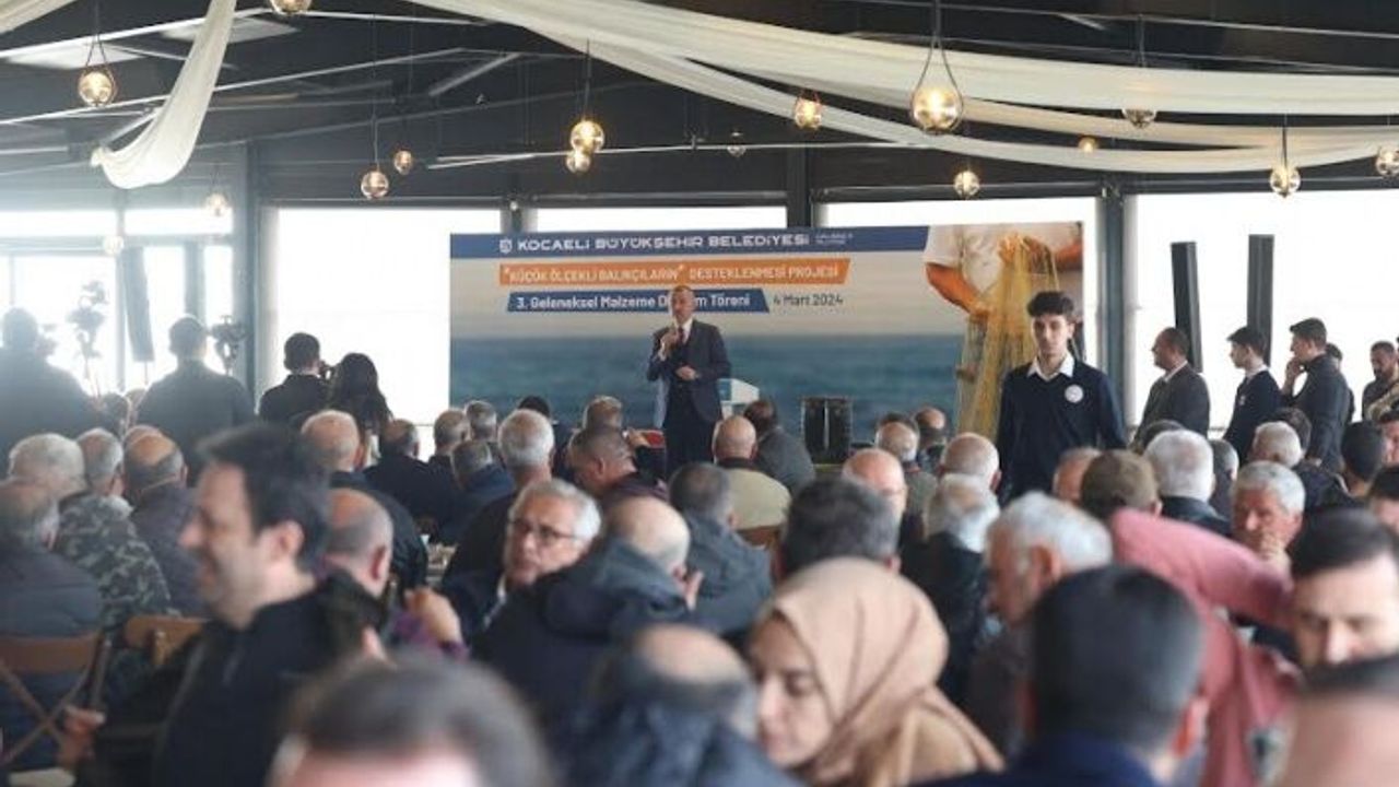 Başkan Büyükakın: Balıkçılara  en büyük desteğimiz denizlerimizi temizlemek