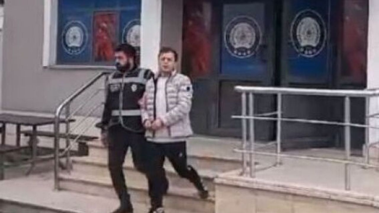 Kamu görevlisi, olarak dolandırıcılık suçundan yakalandı.