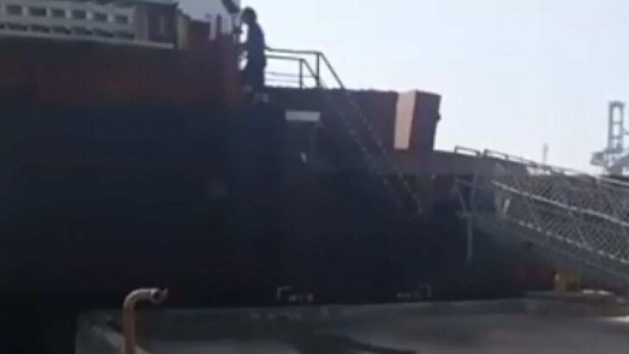 Kocaeli Körfez,Rota Limanı'nda  yangın