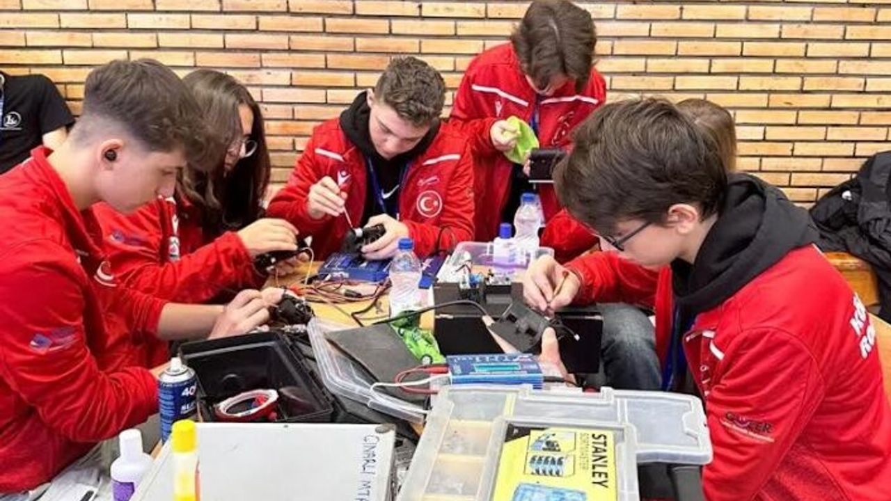 KÖRFEZ TİCARET ODASI’NIN PROTOKOL OKULU, ROBOT ŞAMPİYONASI’NDA DERECEYE GİRDİ