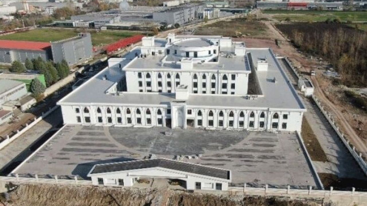 Aldatıcı görüşmeler yaparak müştekilerden