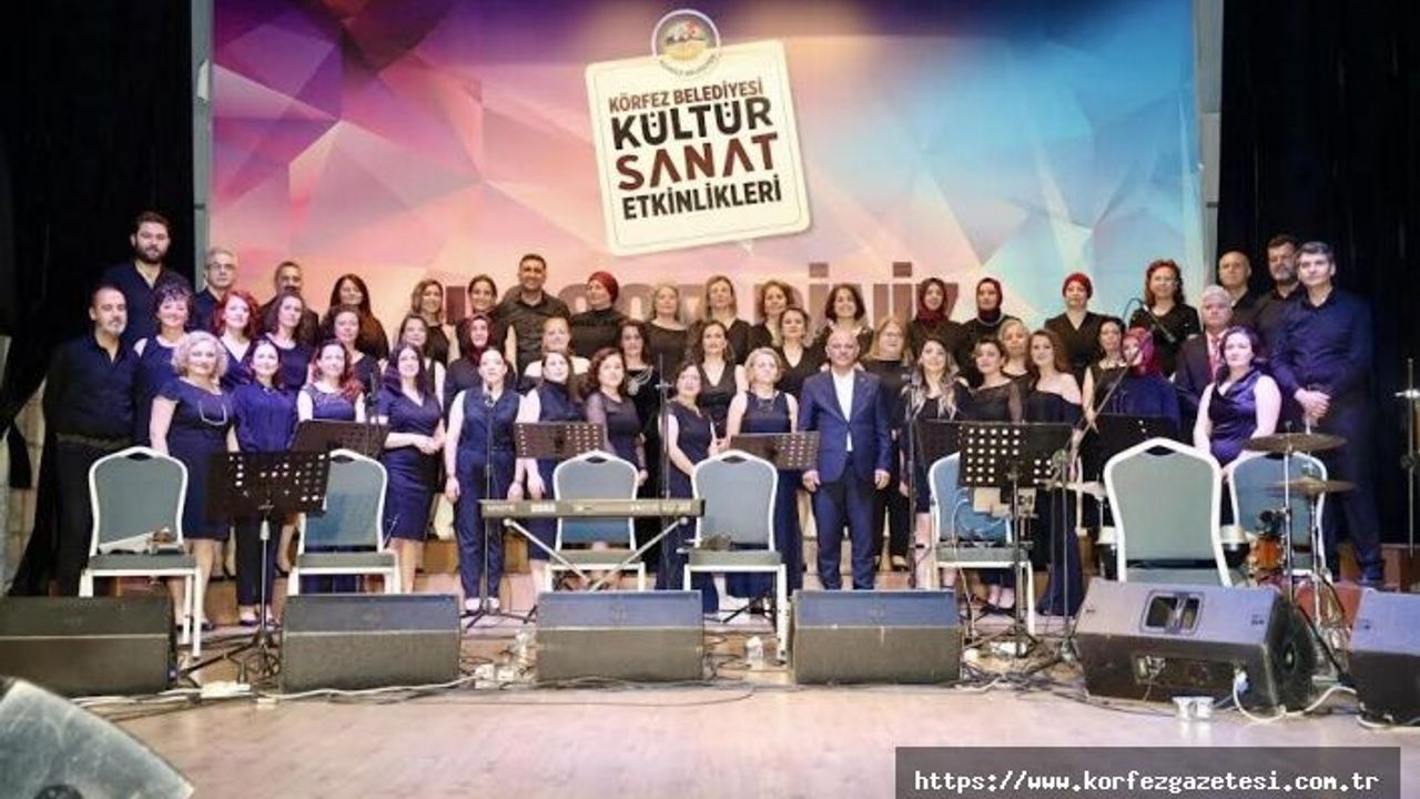 Kiraz Çiçeği Korosu, salondaki herkesi coşturdu