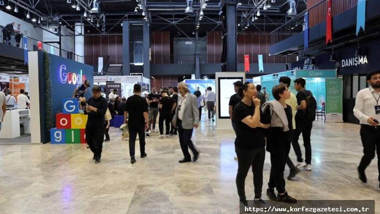 Kocaeli Bilişim Fuarında, ziyaretçiler yeni teknolojileri yakından tanıma fırsatı buldu