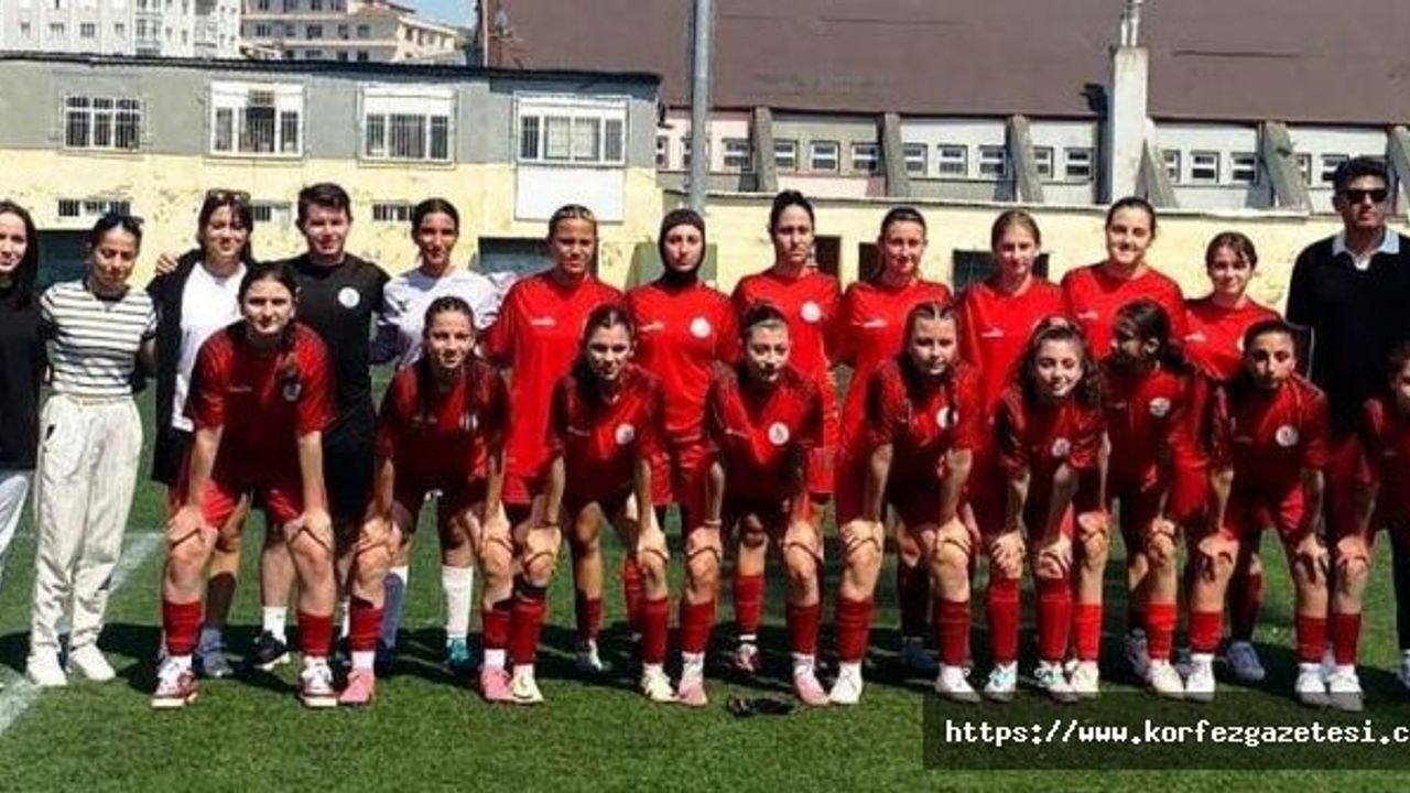 Körfezli kızlar, Karşıyaka Koleji’ni 4-0 yendi