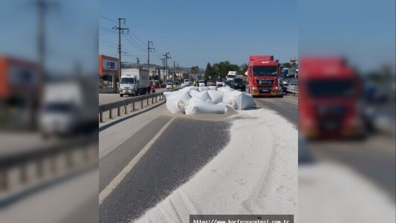 Plastik Ham Madde, Yola Döküldü: Ulaşım Aksadı