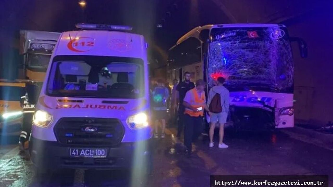 TEM Otoyolu'nda, Zincirleme Trafik Kazası: 15 Yaralı