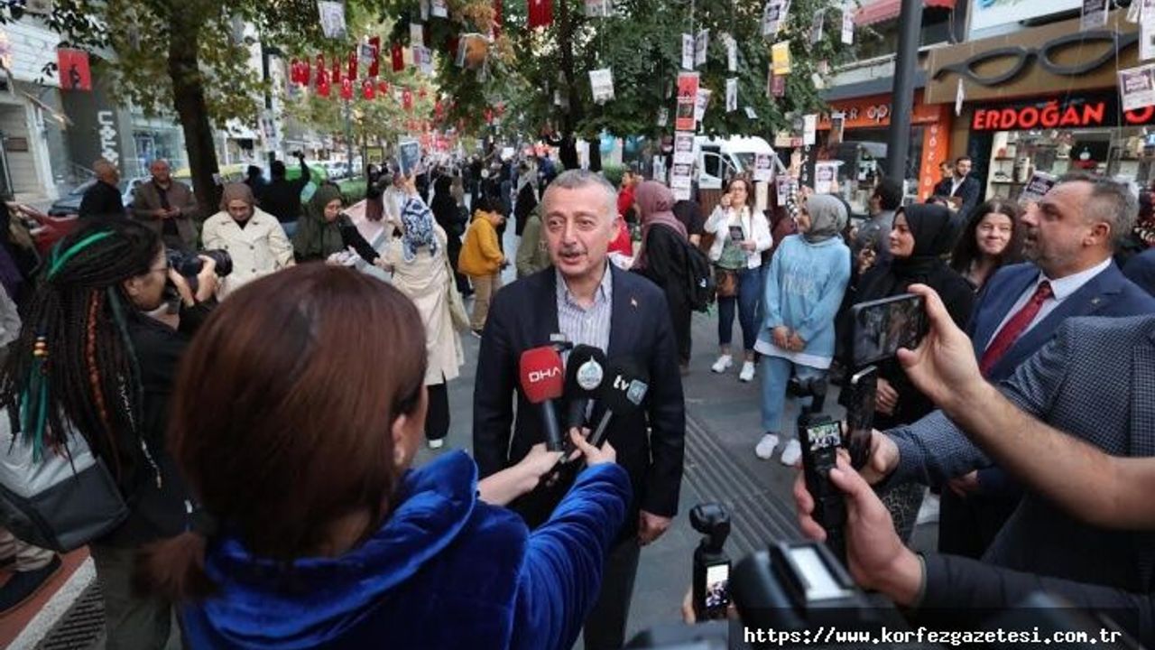 Kocaeli'de Kitaplar Ağaçlardan Toplandı: 14. Kitap Fuarı Heyecanı Başladı