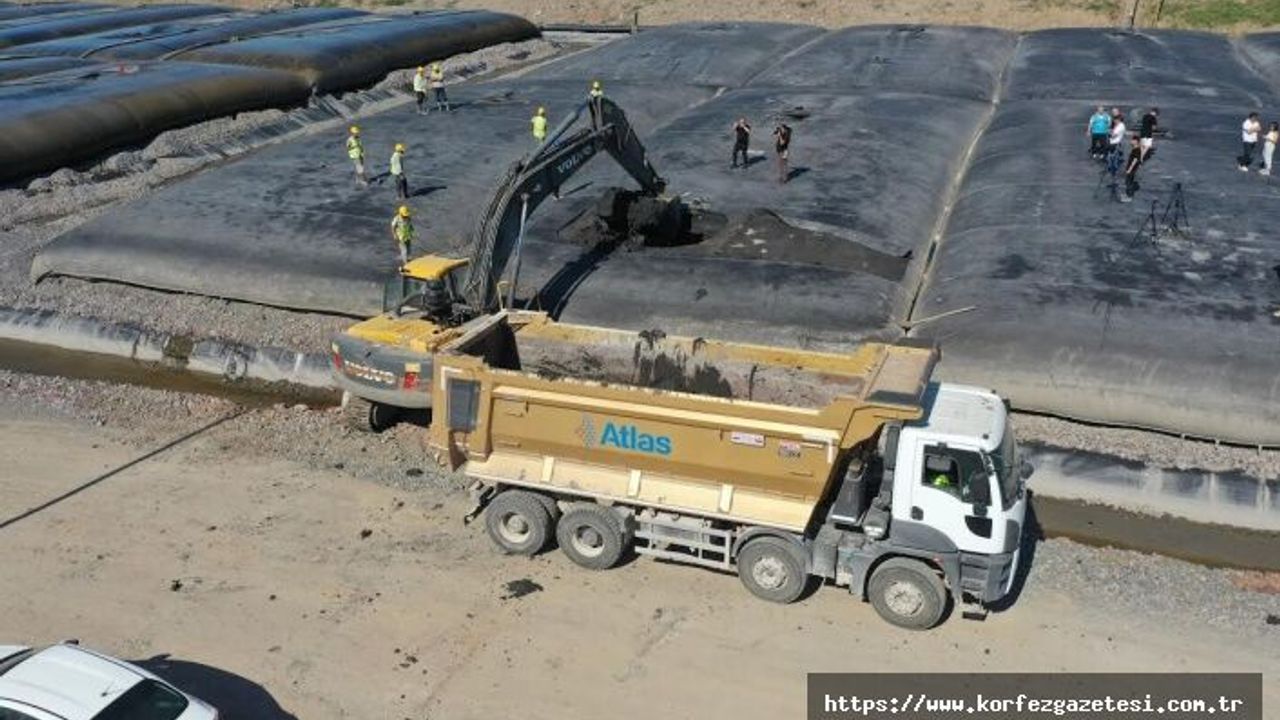İzmit Körfezi'nden 66 Bin Kamyon Çamur Çıkarıldı
