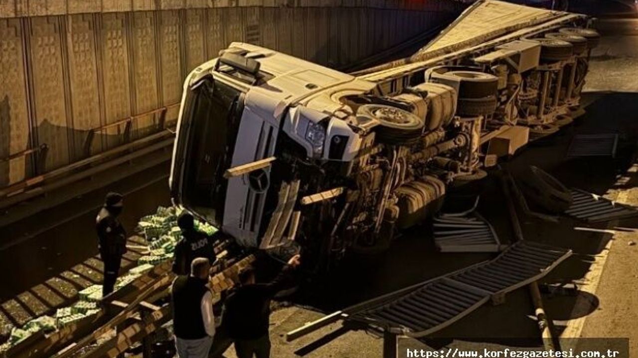 Kocaeli Gebze'de, Tır Devrildi, Ulaşım Aksadı