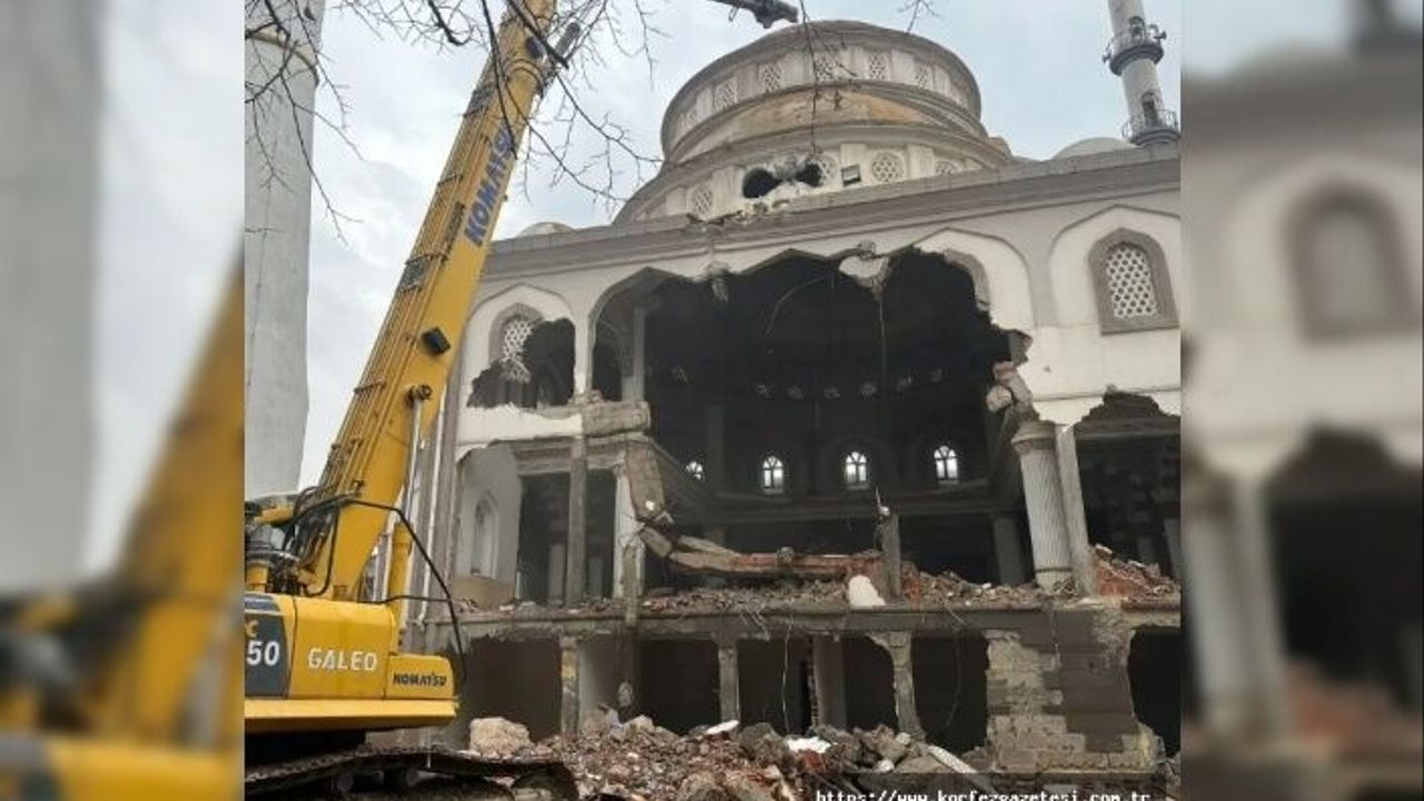 KÖRFEZ, MEHMET AKİF ERSOY CAMİİ, YIKIMI BAŞLADI
