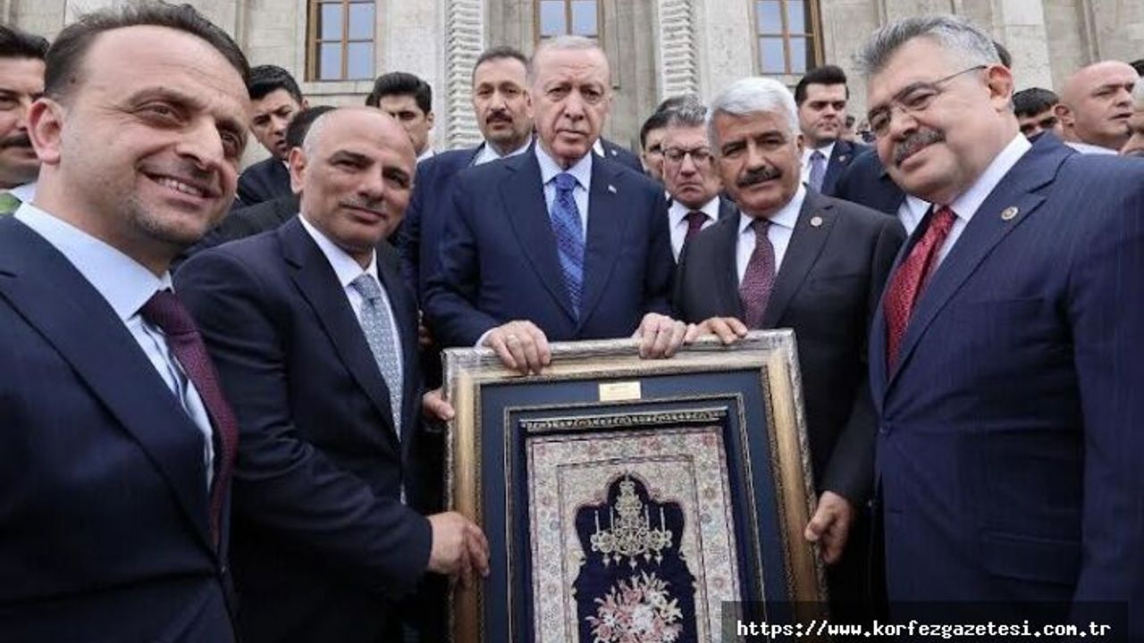 BAŞKAN SÖĞÜT, ANKARA'DA CUMHURBAŞKANI ERDOĞAN'A HEREKE HALISI HEDİYE ETTİ