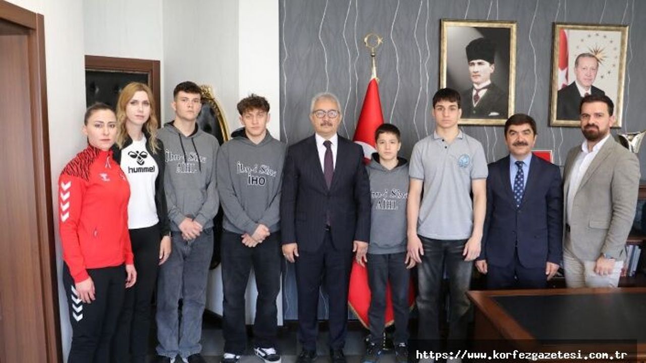 Genç sporculardan, İl Millî Eğitim Müdürü,  Ömer AKMANŞEN'e ziyaret